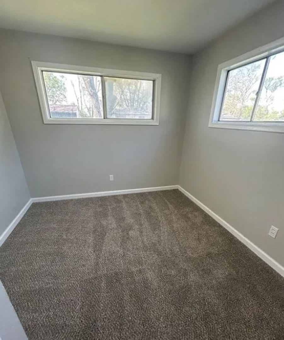 For Lease – photo 4