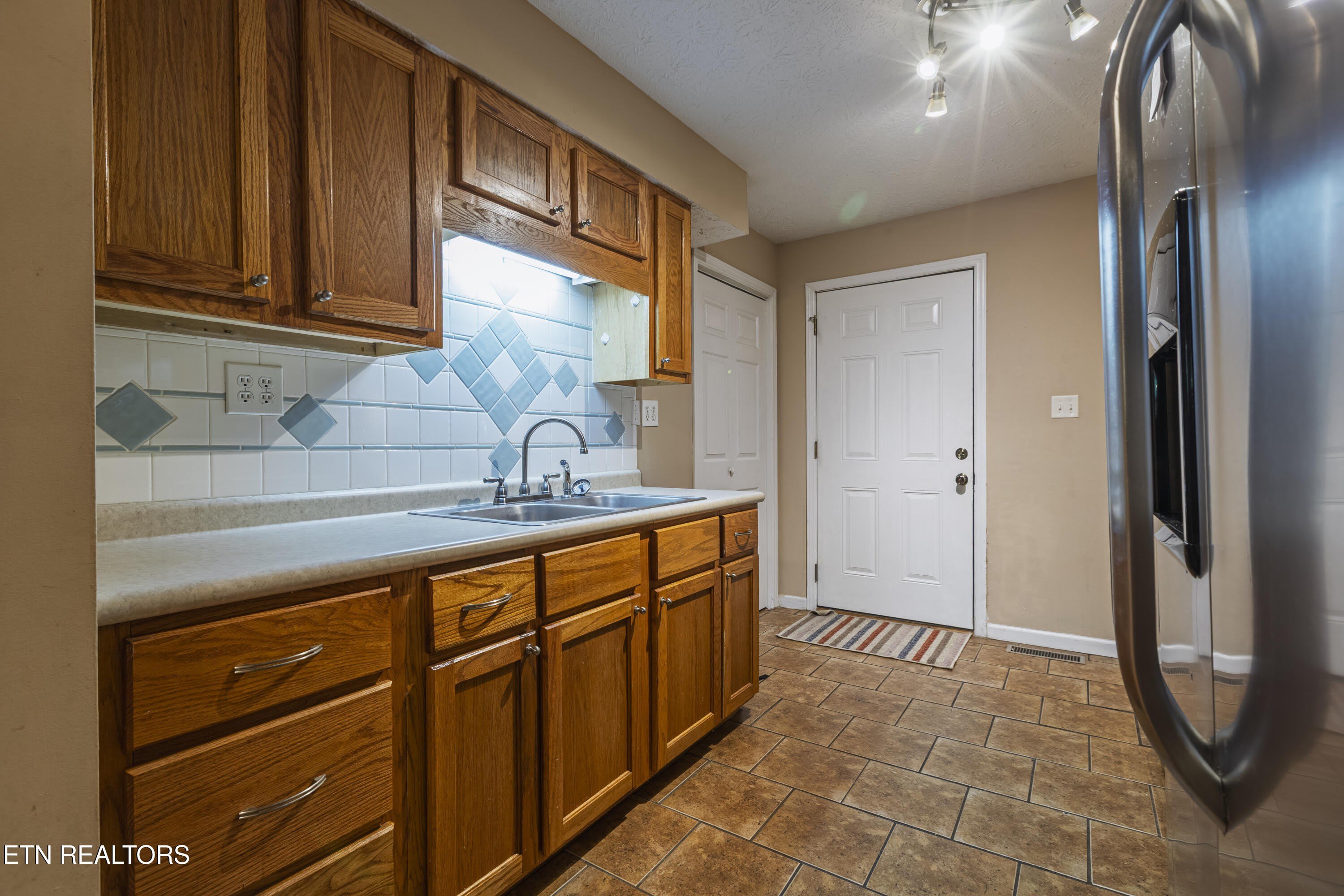 426 Parliament Rd – photo 5