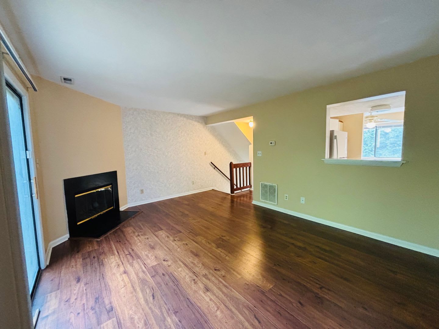 2 Bedroom, 2.5 Bath Townhouse – photo 5