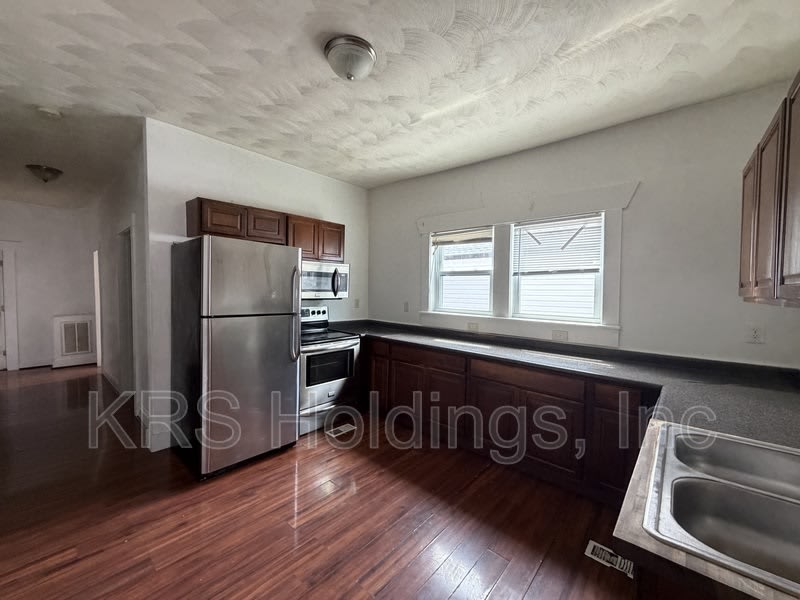 1025 Baltimore St – photo 3