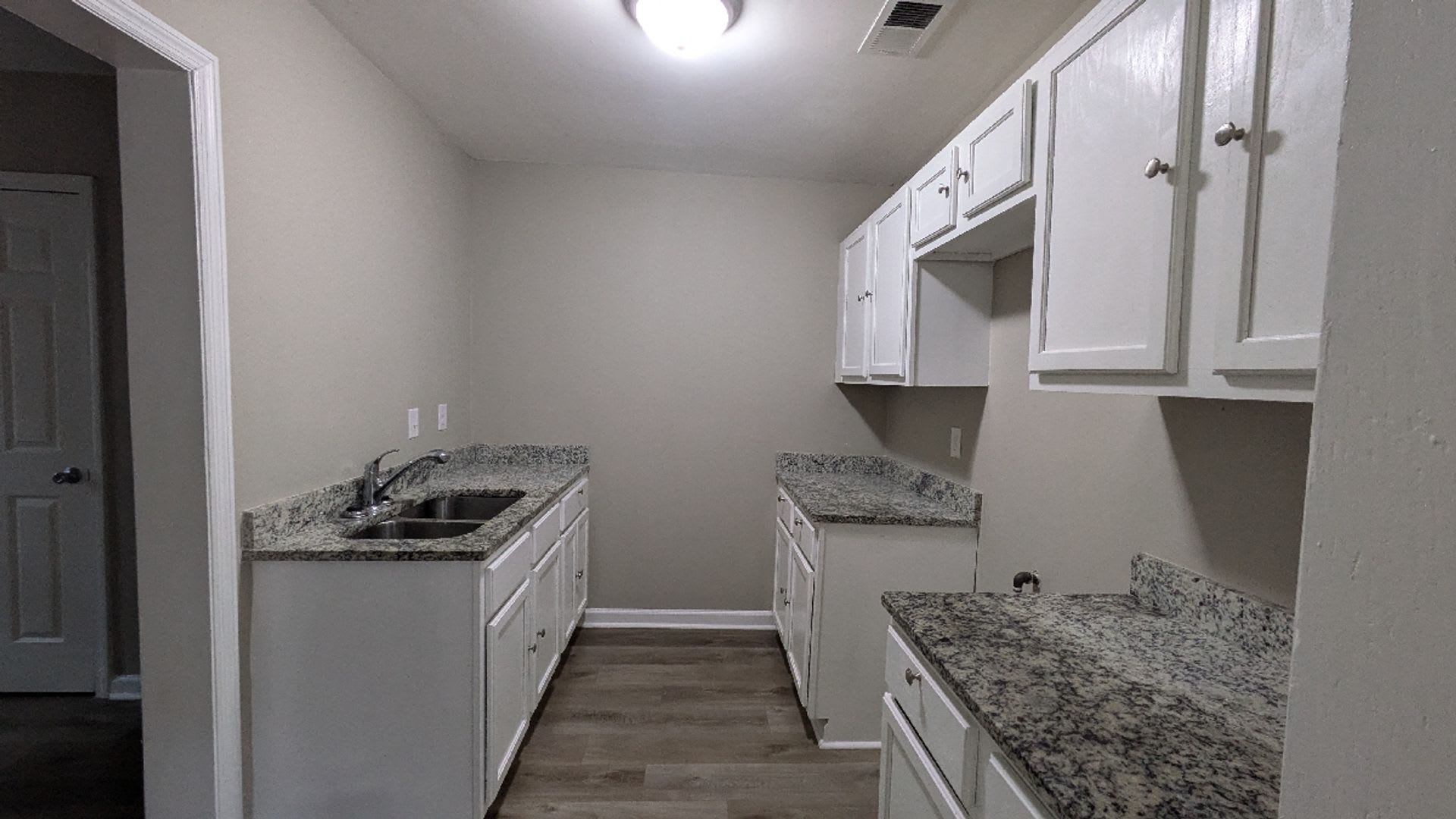 Charming 2-Bedroom Home with Comfortable Living Space – photo 4
