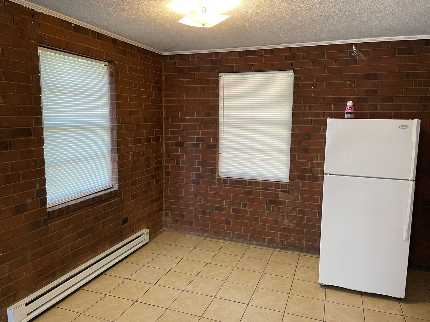 3 Bed, 1 Bath brick home located in Highpoint! – photo 4