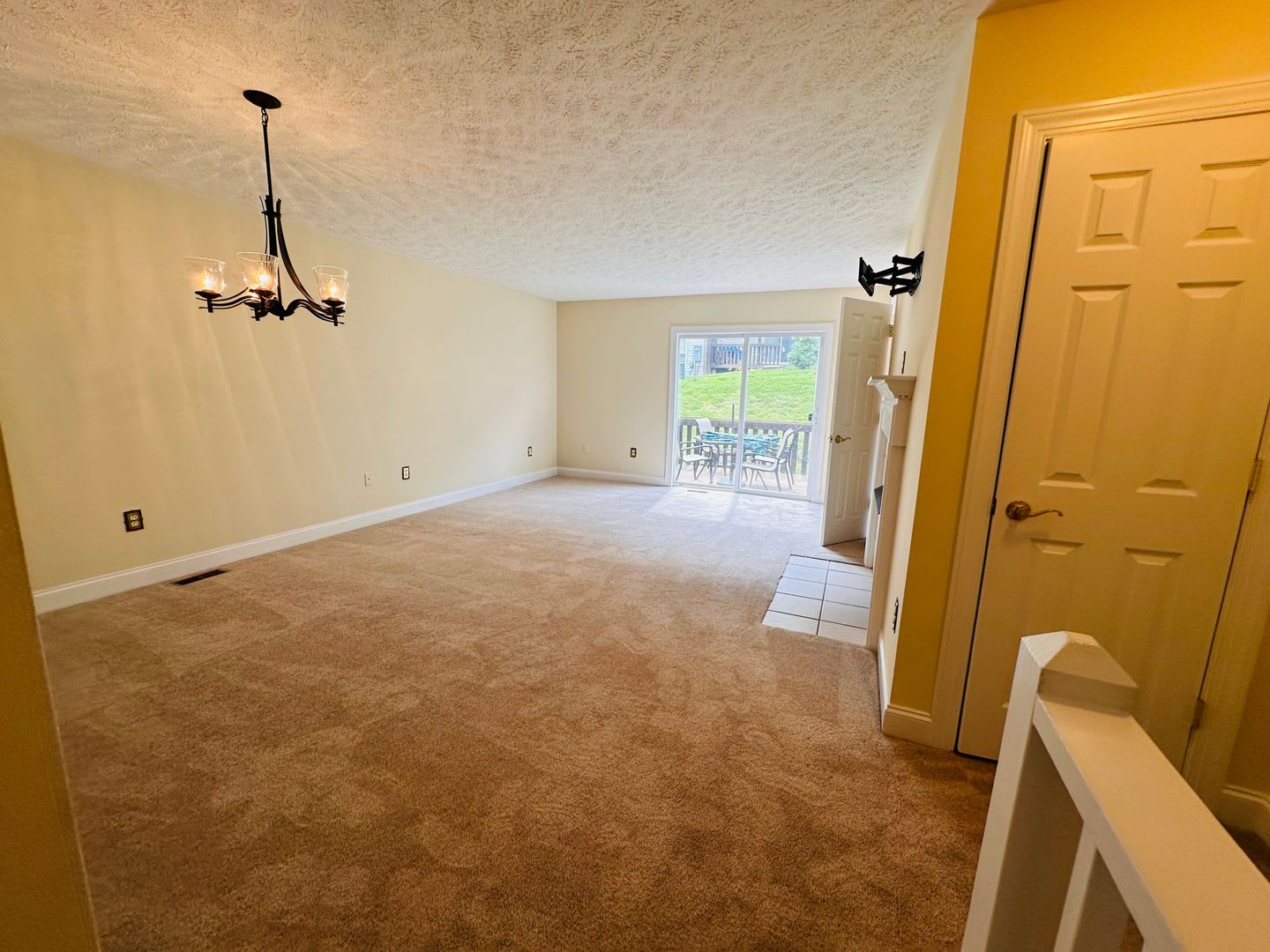 2 Bedroom, 2.5 Bath Townhouse with Garage on quiet culdesac – photo 3