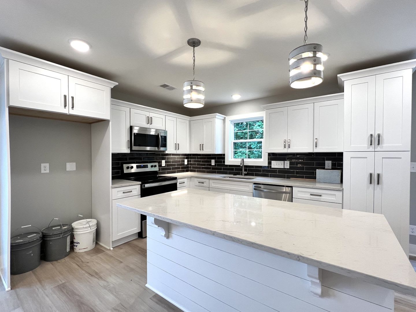For Lease – photo 1