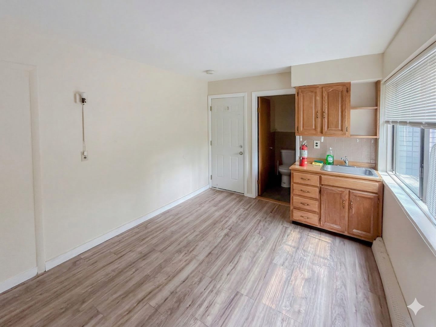 Quaint Affordable Studio in Townhome Community All utilities included! – photo 2