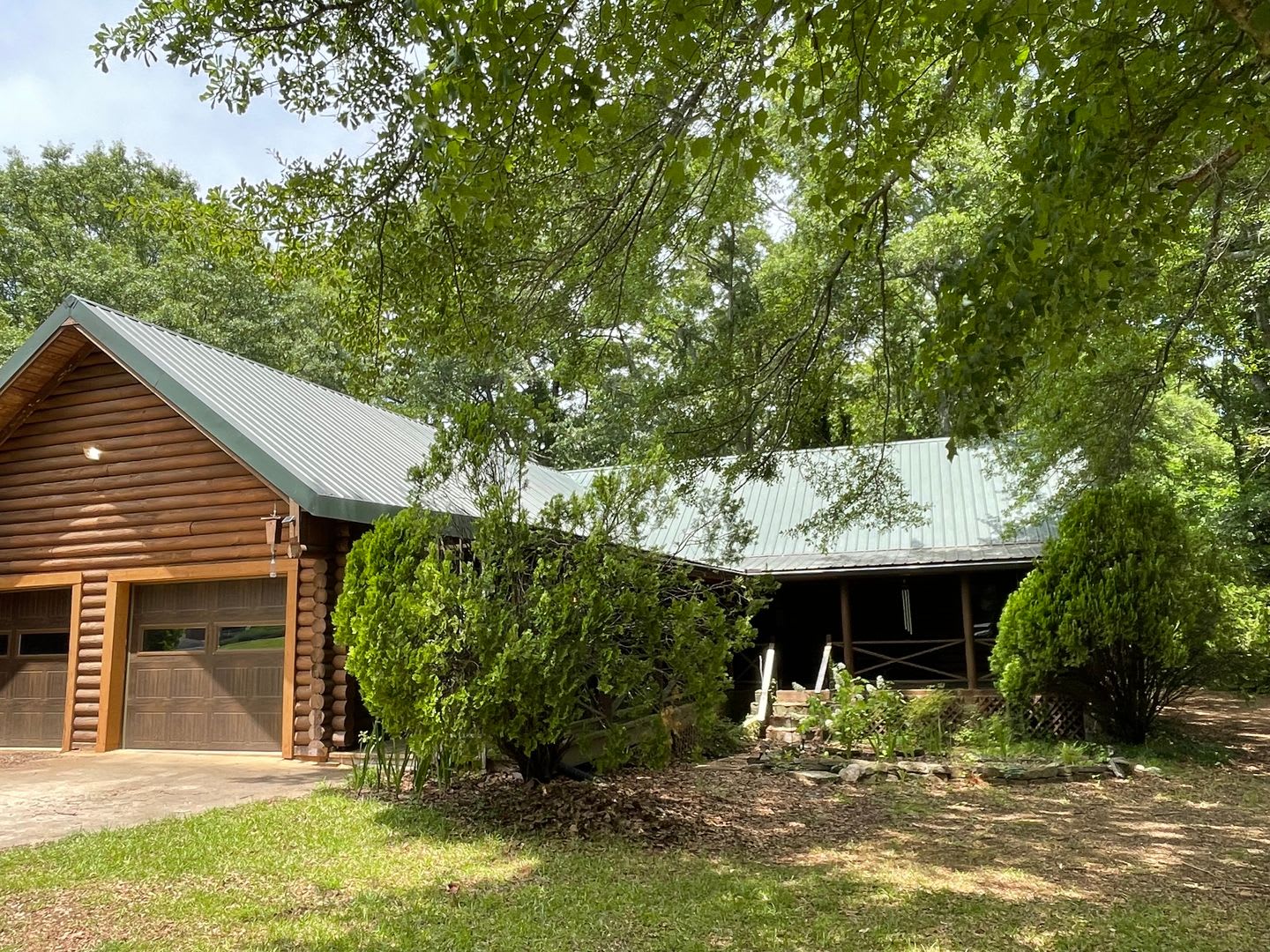 Log Cabin in Oconee on a 1.357 acre neighborhood wooded lot! – photo 1