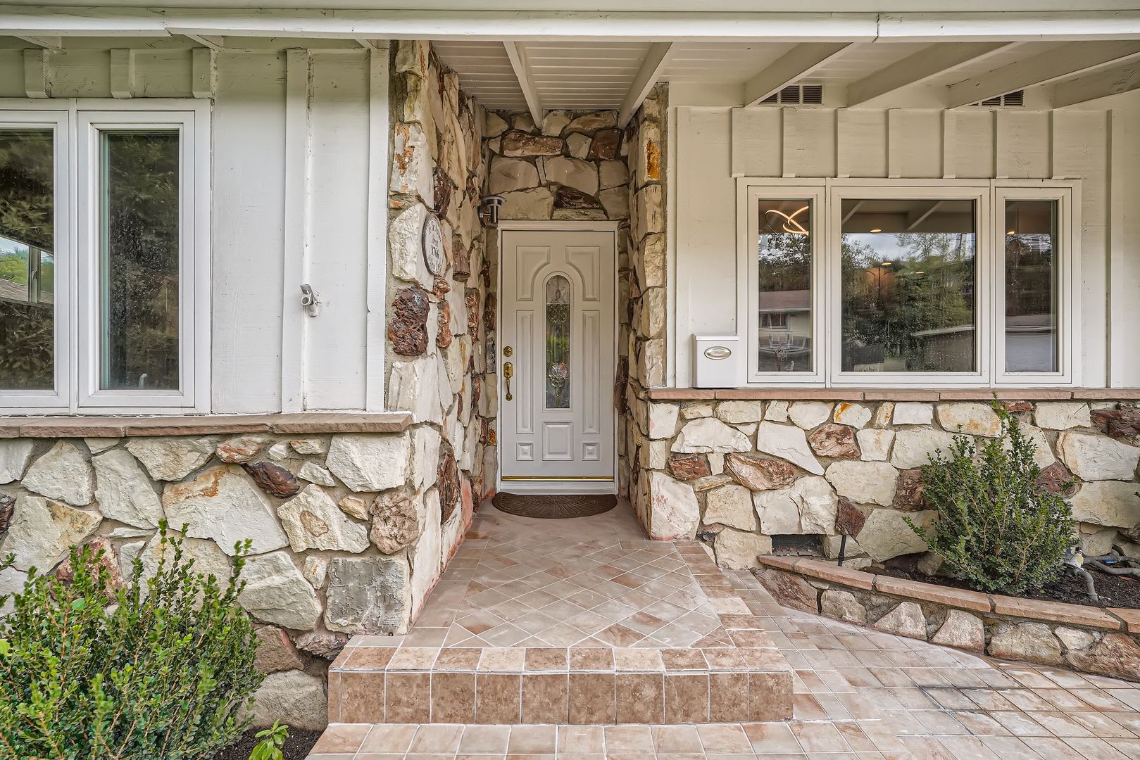 Updated 5-Bed Studio City Home on a Cul-de-Sac – photo 2