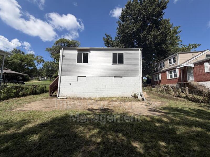 8126 Albin Ave – photo 5