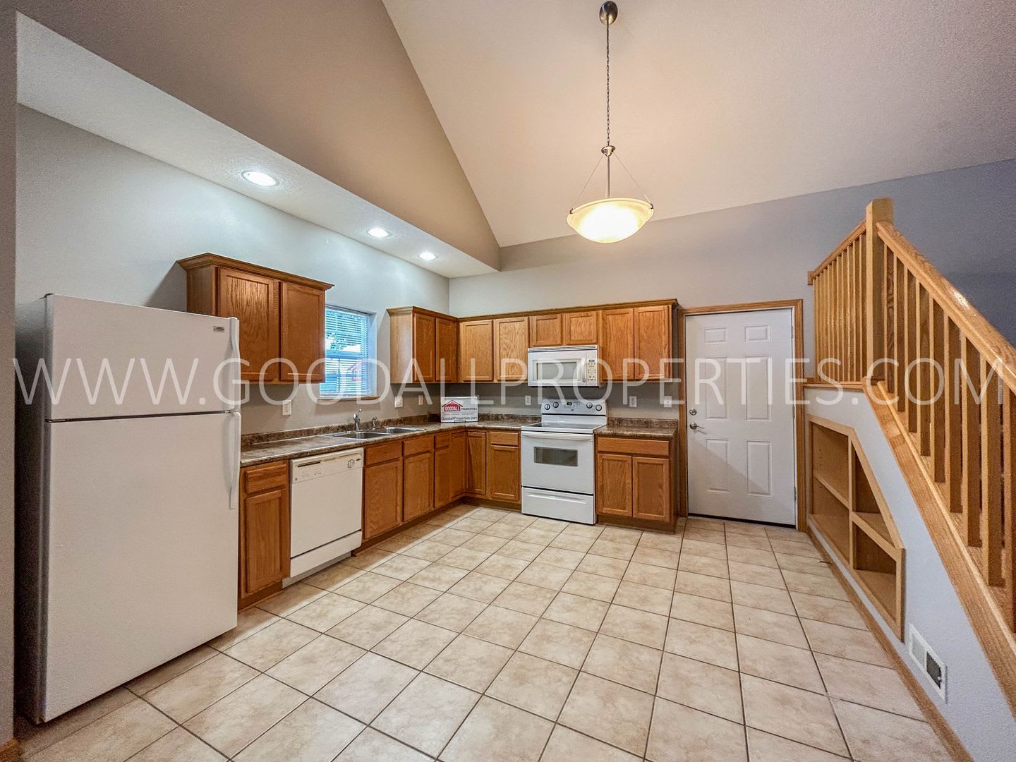 3 Bedroom, 2.5 Bath Corner lot Townhome in Urbandale – photo 2