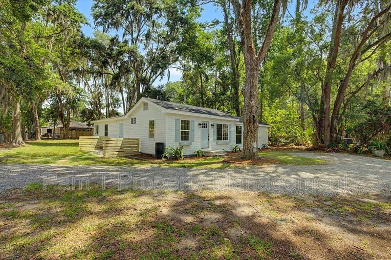 106 Holcomb St – photo 2