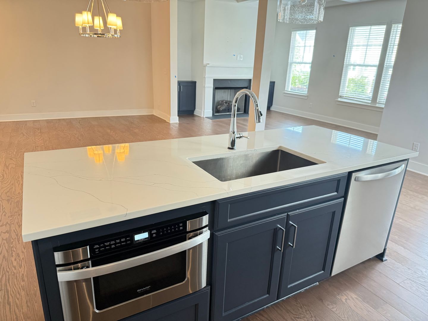 Spacious Modern End Unit Davidson Townhome Lake Davidson Access – photo 4