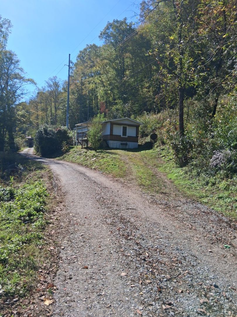 1 500 2 Bedroom 1 Bath Mobile Home Sitting On The Tuckasegee River – photo 2