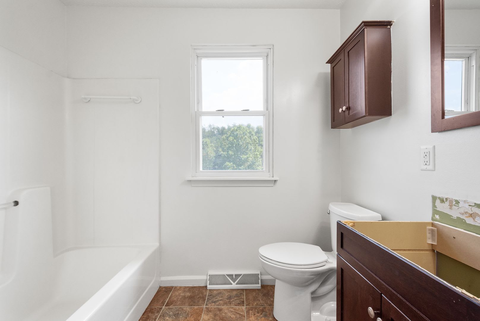 AVAILABLE OCTOBER 1ST!! 2-BEDROOM TOWNHOME IN NORTH VERSAILLES! – photo 2