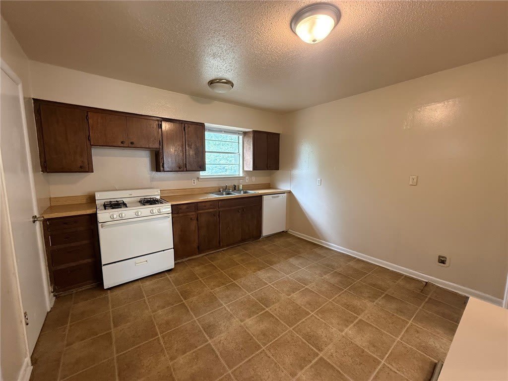 2205 Dogwood Place – photo 3