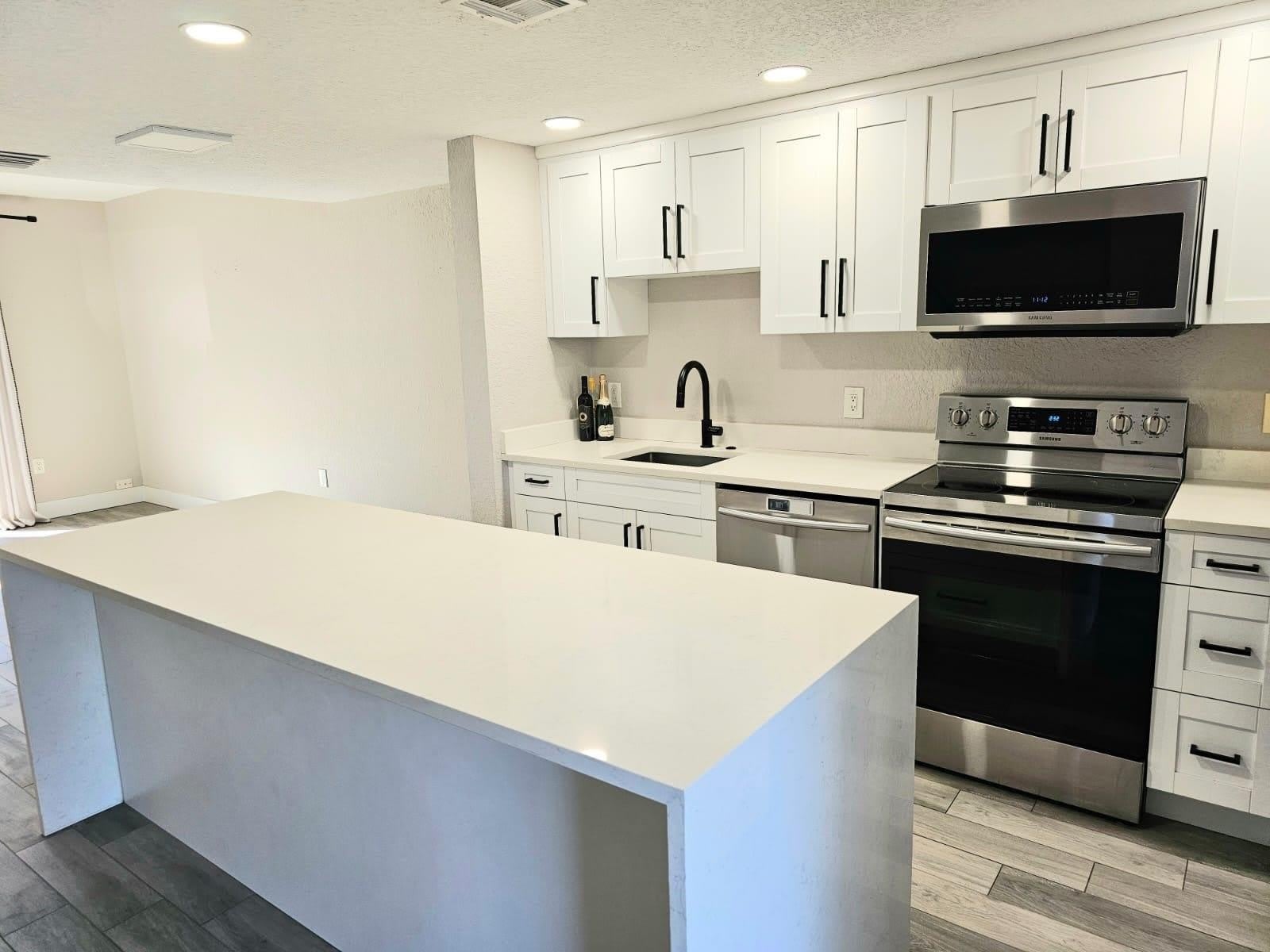 1102 E Jeffery Street – photo 4