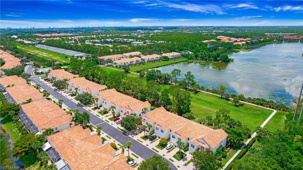 880 Hampton Cir – photo 2