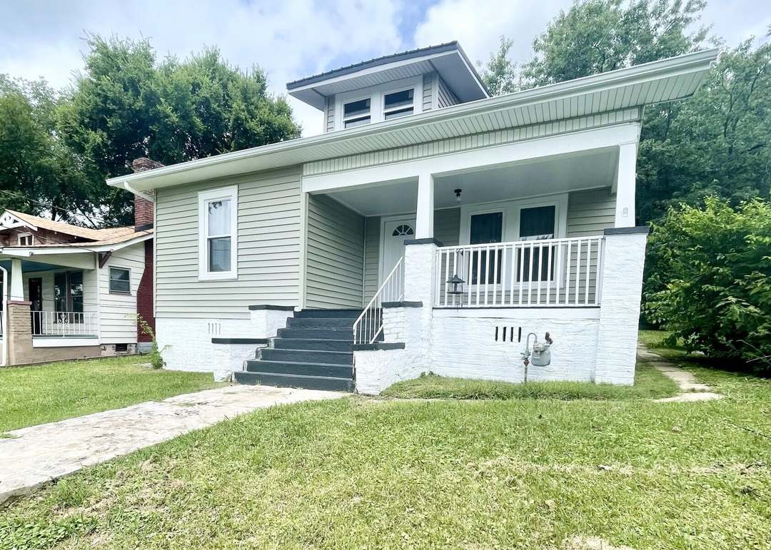 1709 East Glenwood Avenue – photo 1