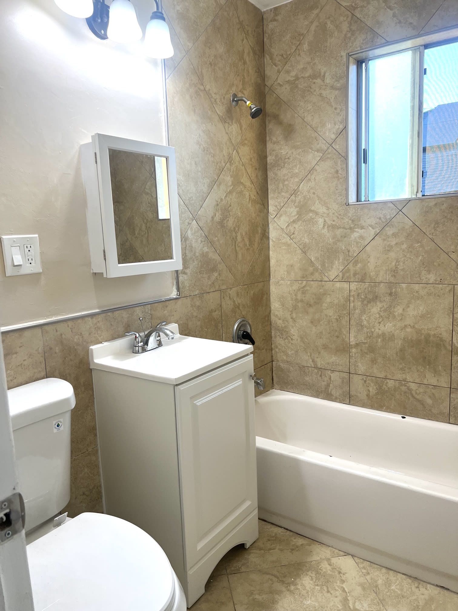 13930 Anderson St – photo 5