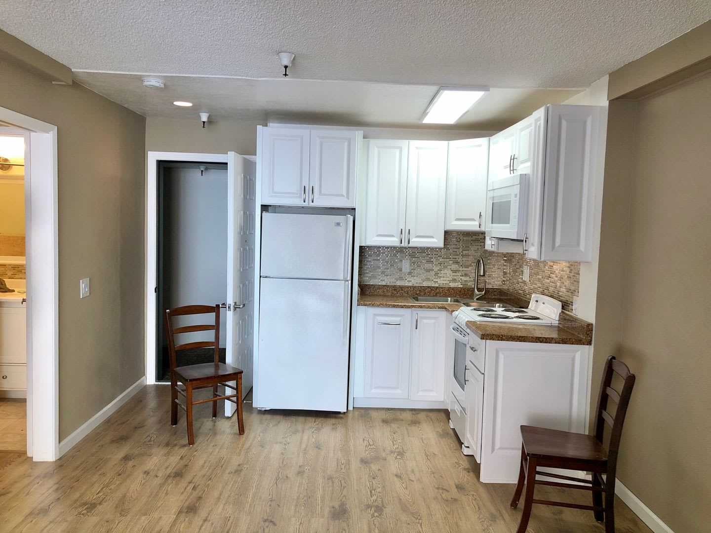Beautiful 1 Bedroom, SENIOR home (55+) $1,520 /MO – photo 4