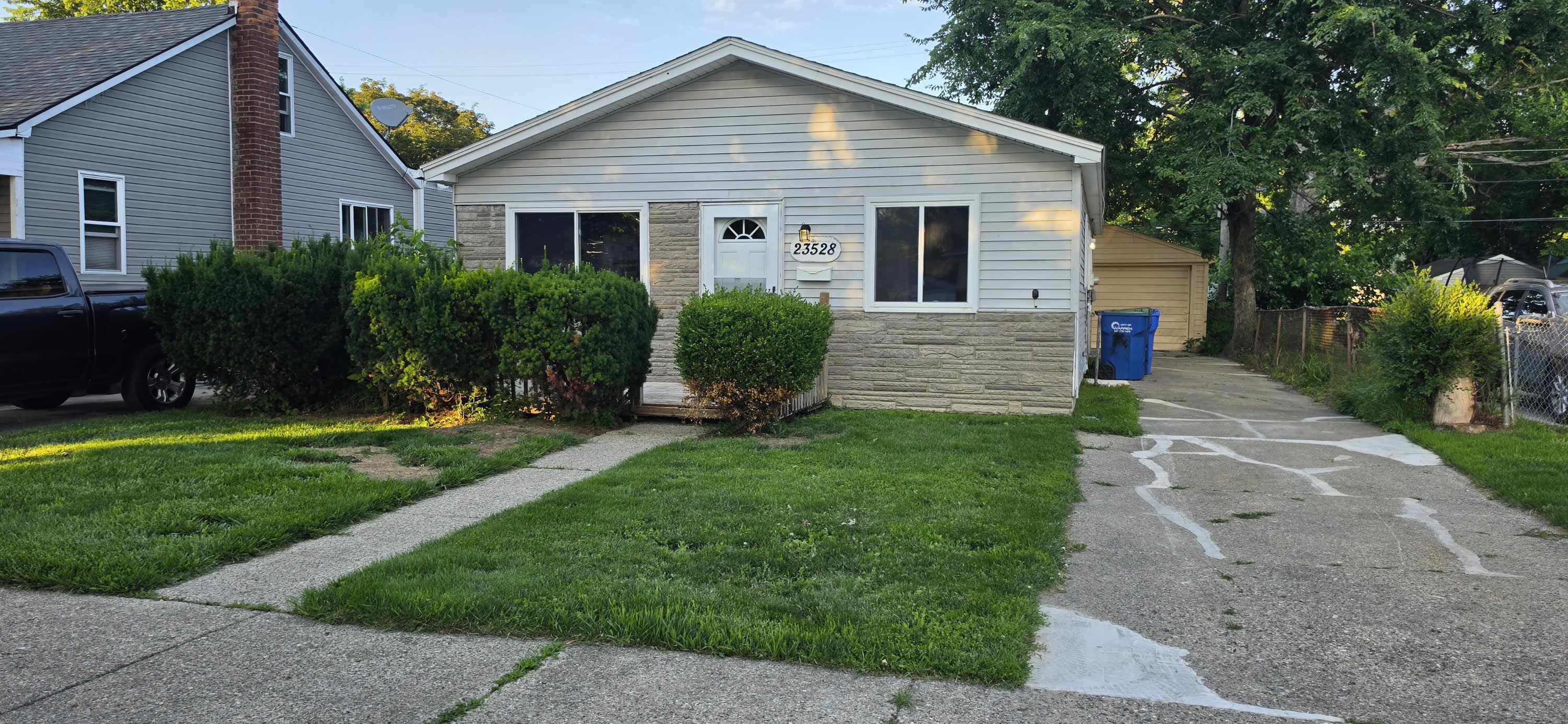 23528 Stewart – photo 1