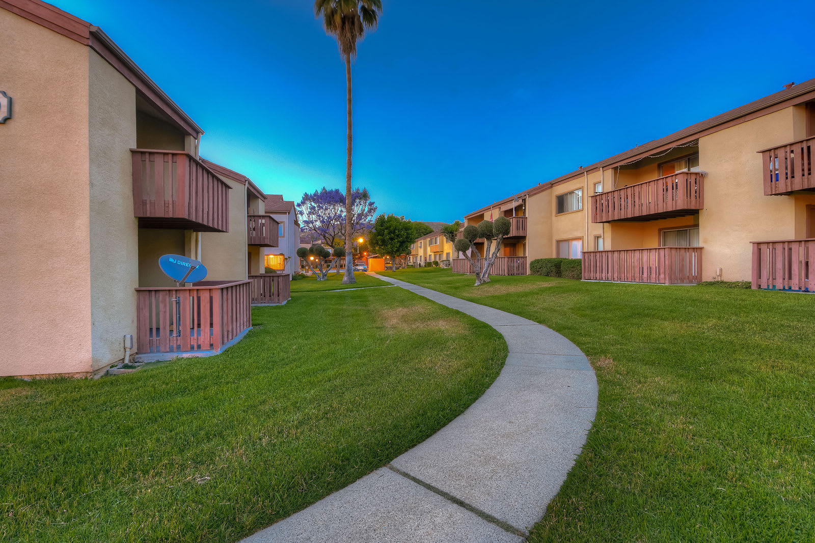 Woodside Village Apartments – photo 2