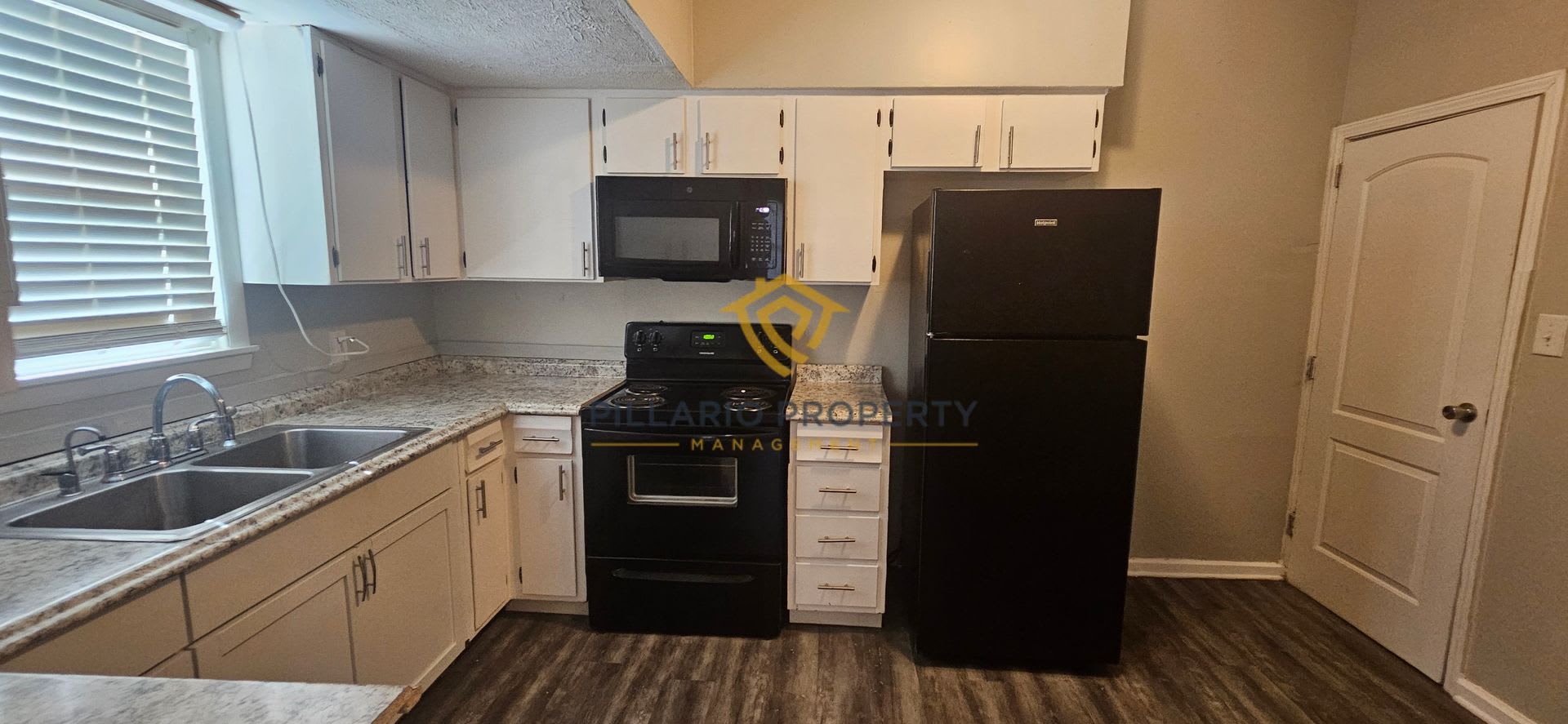 Updated 3 Bedroom 1 5 Bathroom Grace Tuxedo Beauty Available Now – photo 2