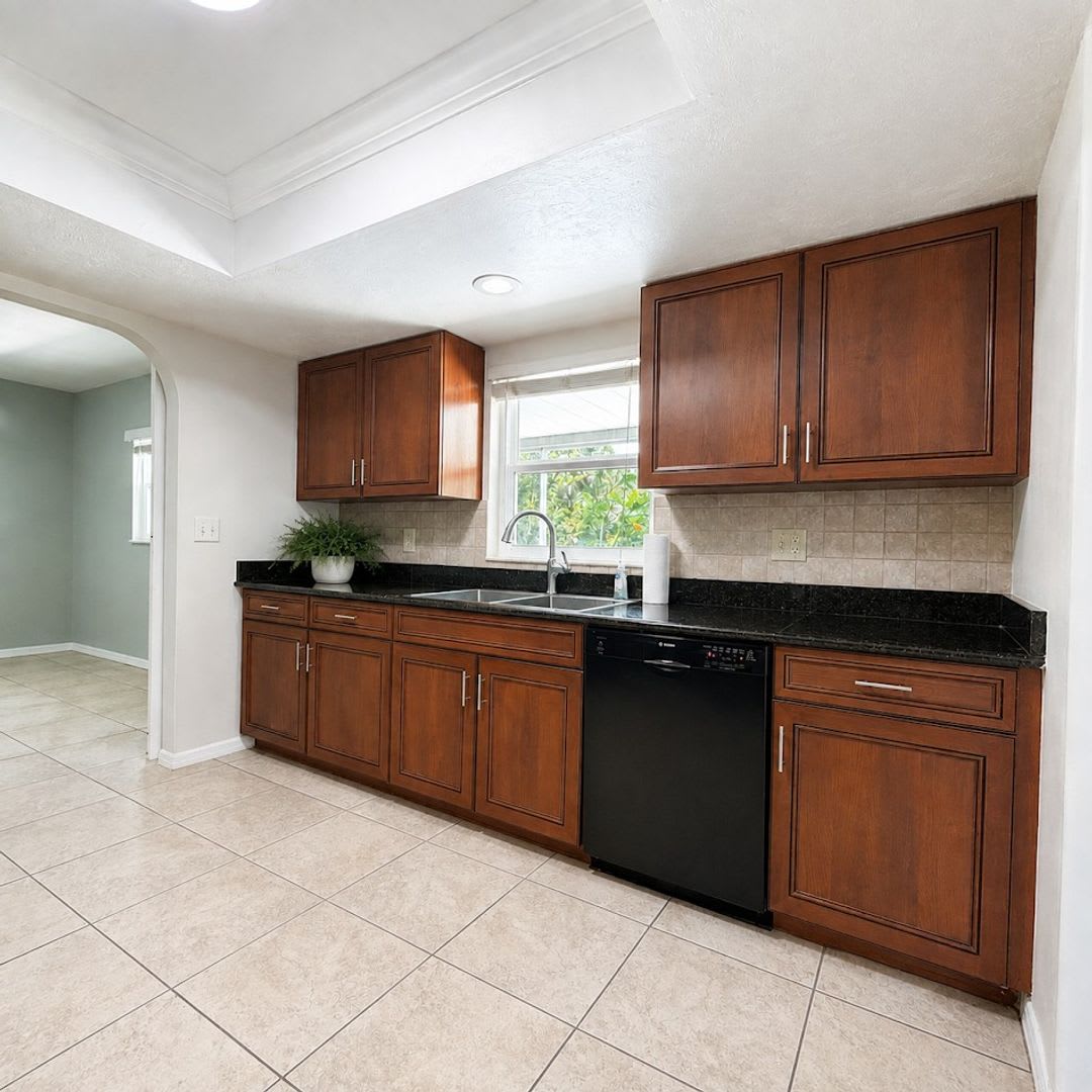 Beautiful 3-Bedroom Pool Home – Fenced Yard, Office & Lawn/Pool Care Included! – photo 5
