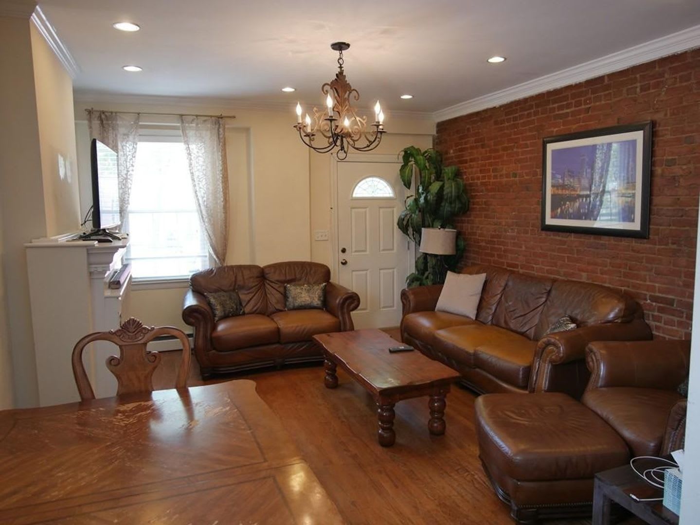 Renovated 5 Bed / 3.5 Bath in South End – 1,836 Sq Ft – W/D in Unit – 9/1 – photo 5