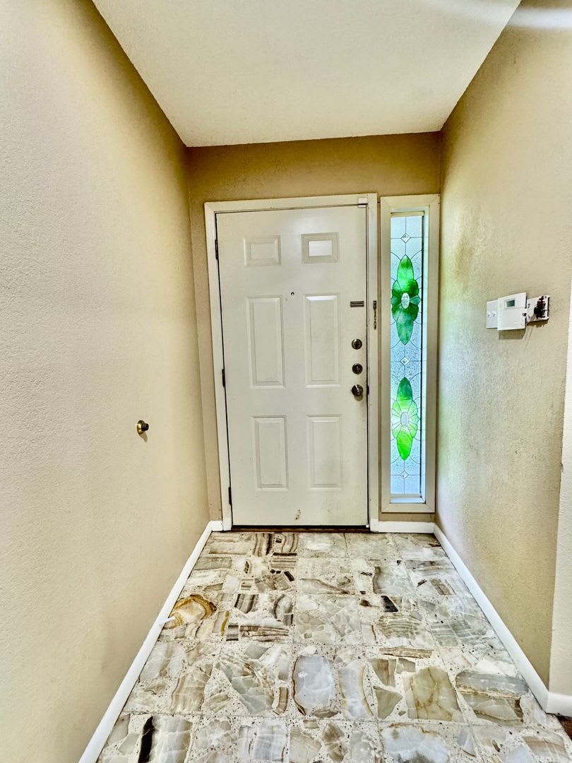 4/2-Country Club Estates / South Side area – photo 2