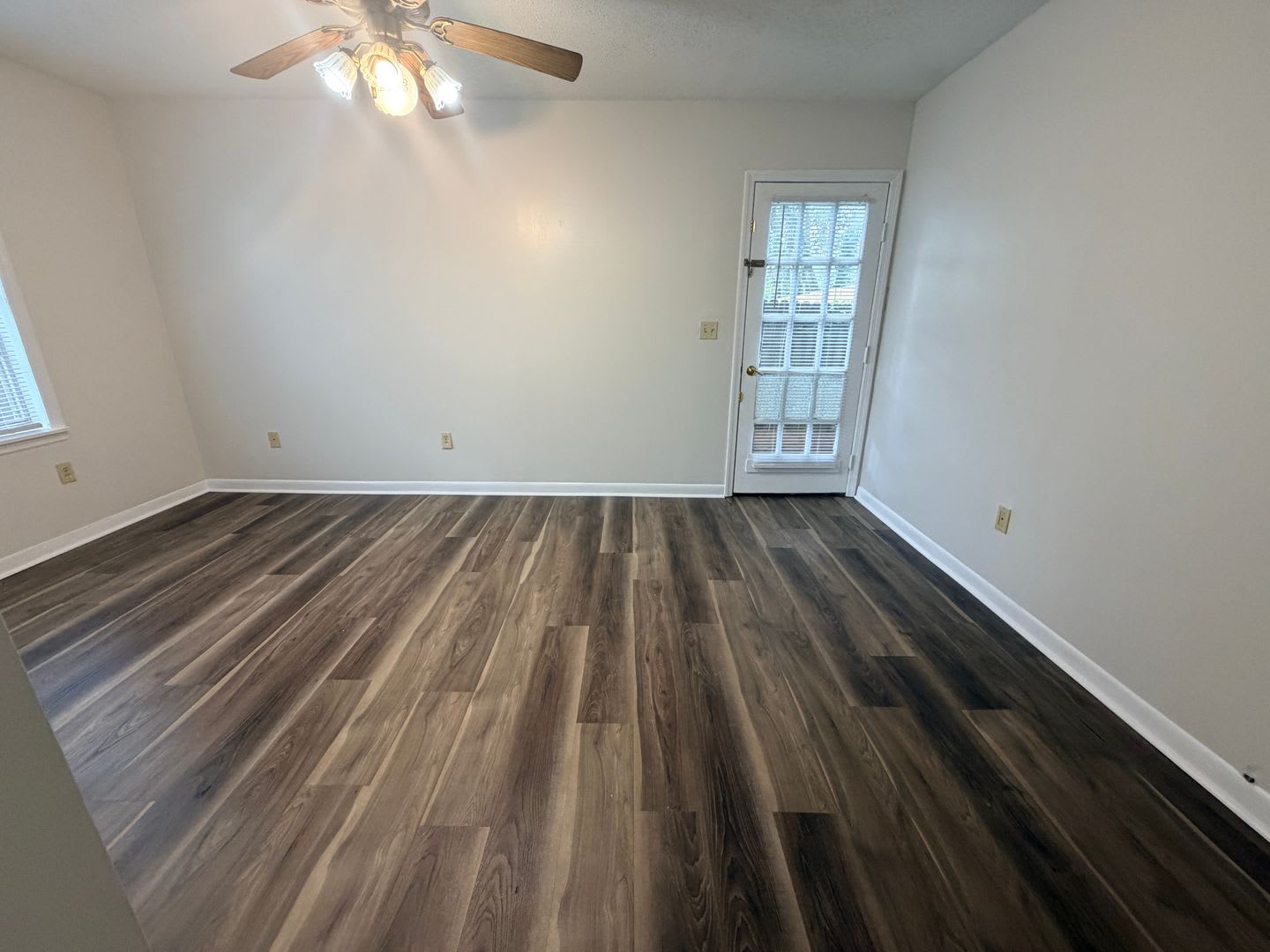 1706 Azalea Dr This Spacious 800 Sq Ft 1 Bedroom 1 Bathroom Apartment Offers Comfortable Living With Flat Rate Utilities – photo 4