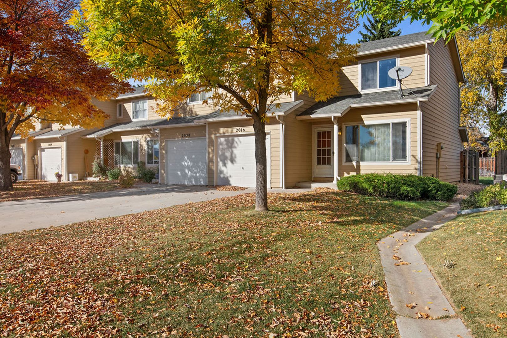 3 Bedroom 3 Bath Townhome – photo 2