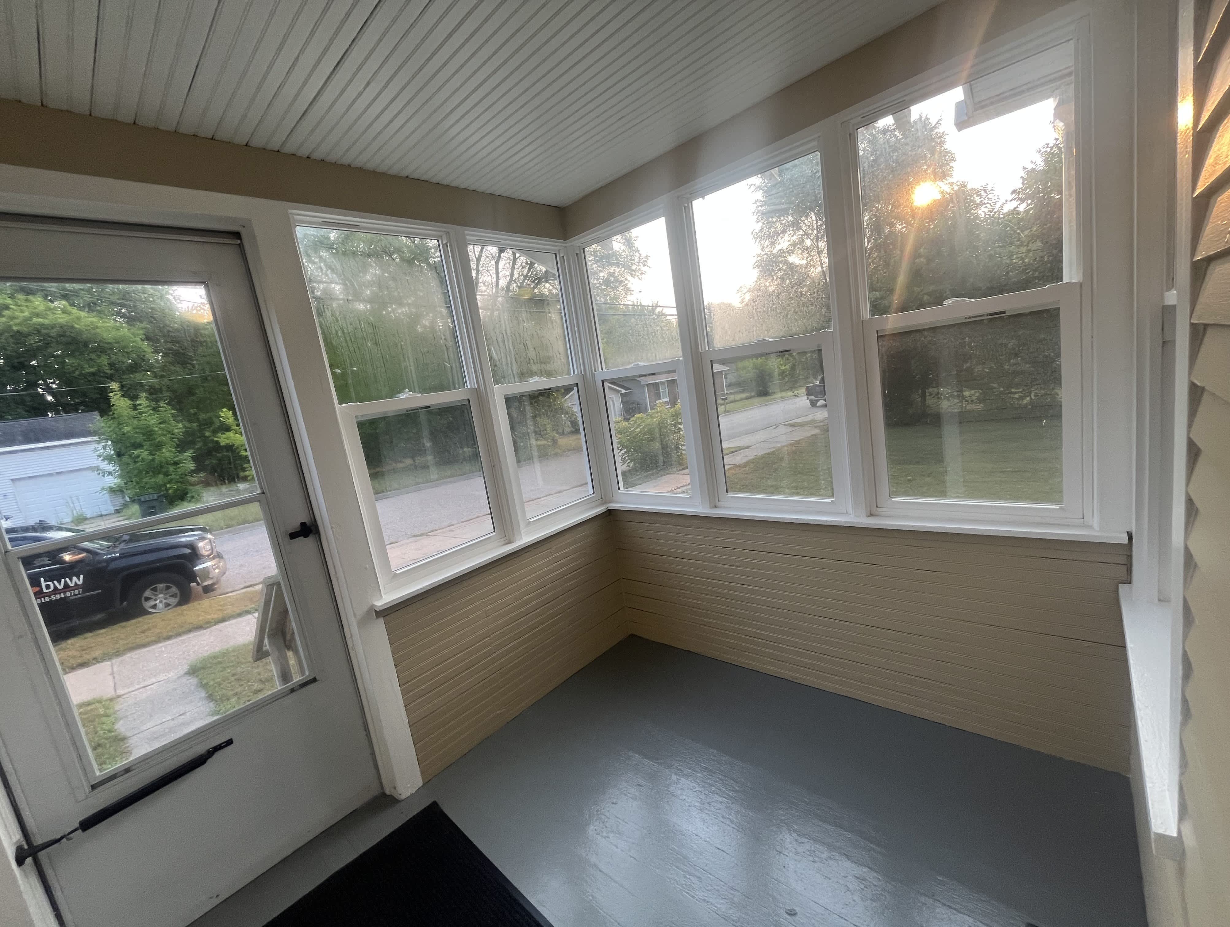 925 Windsor Ave – photo 2