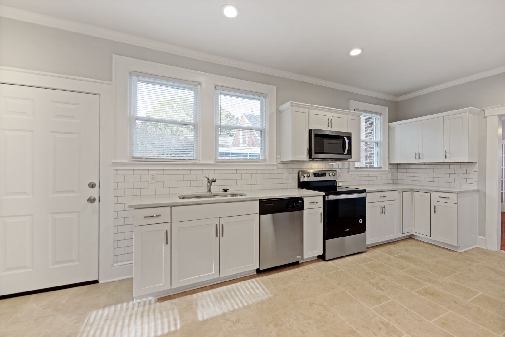 1015 S. Hawthorne Rd – photo 3