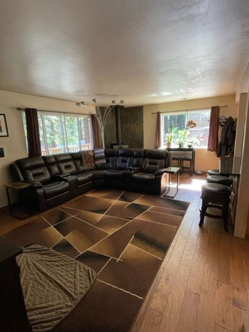 Charming pet friendly home available for a Seasonal lease 3-6 months starting Nov. 15th- May 1st! – photo 5