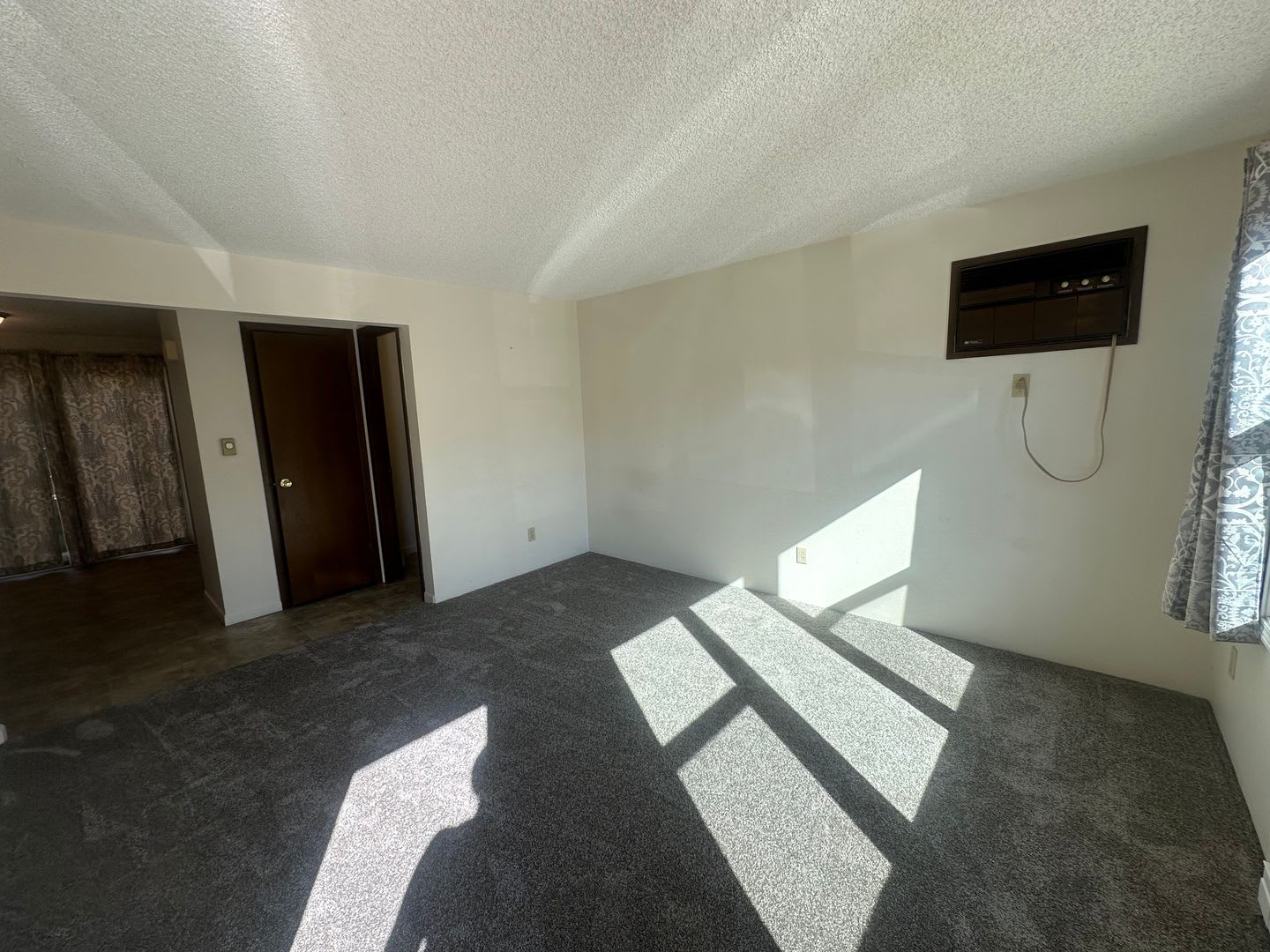 Two bedroom, One and one half bathroom townhouse. – photo 2