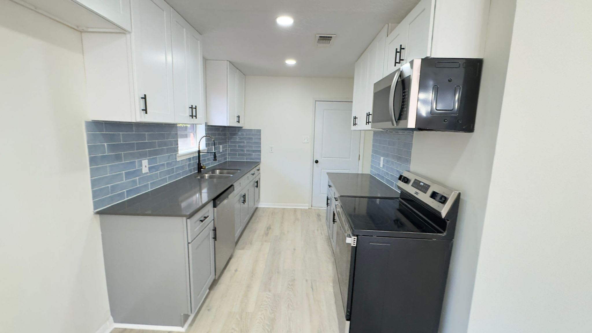 829 Canfield Street – photo 4