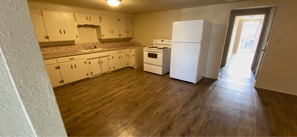 102 W. Main St. – photo 4