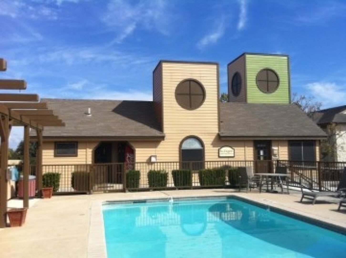 Hill Country Apartments – photo 3