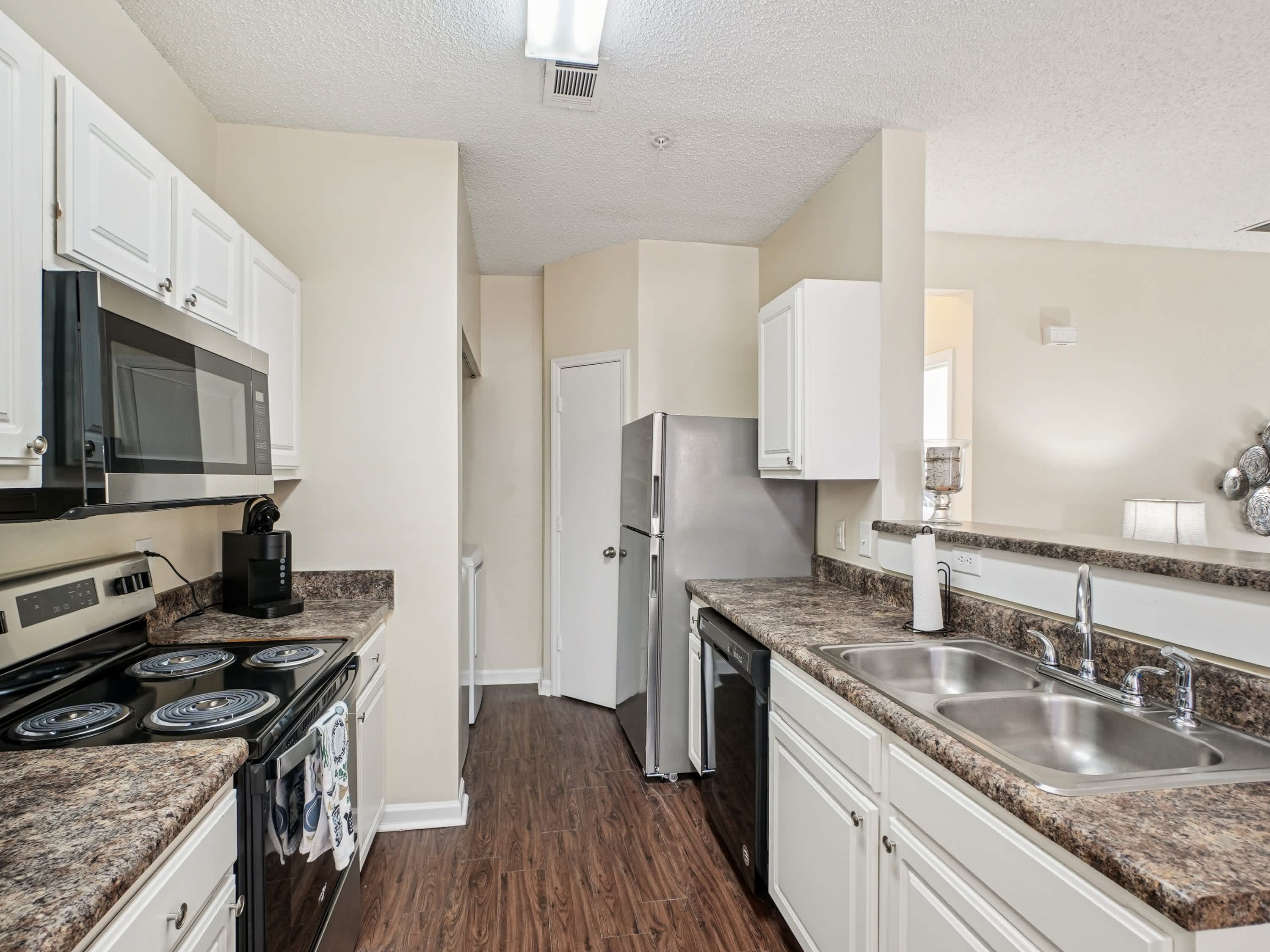 Cedar Springs Apartments – photo 4