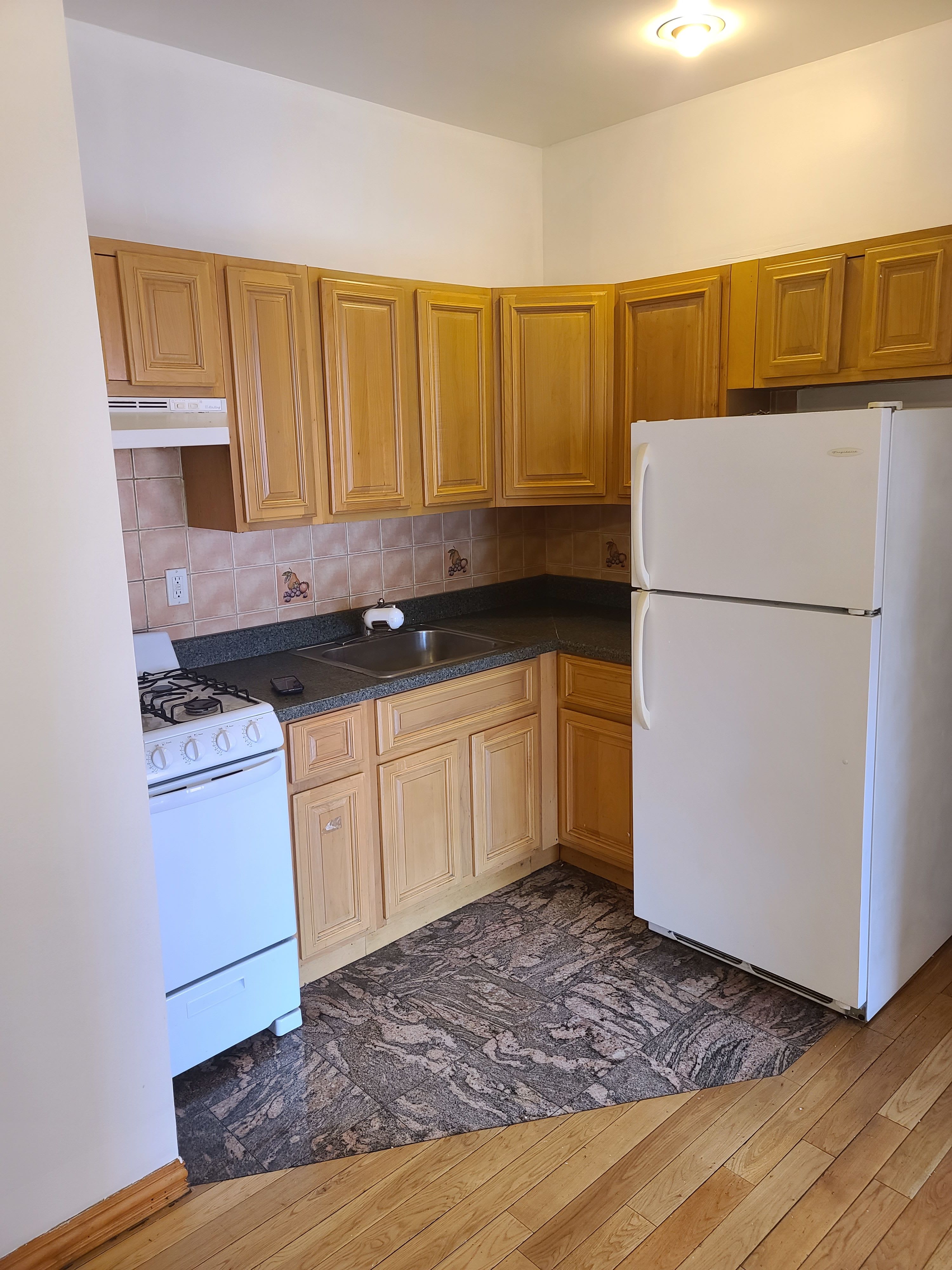 207 Woodpoint Road – photo 2