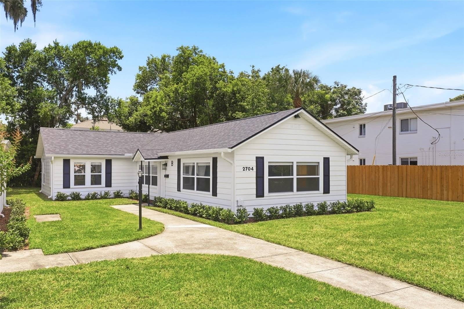 2704 E JEFFERSON Street – photo 1