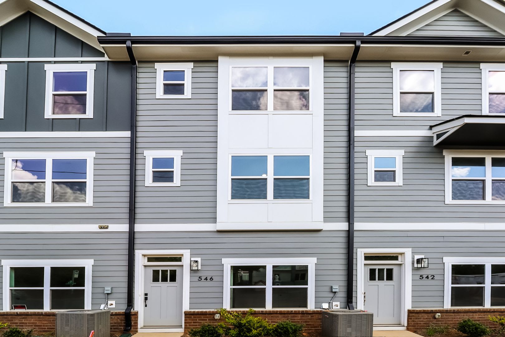 3-Bedroom, 3.5 Bath Townhome for Rent in Charlotte, NC – photo 1