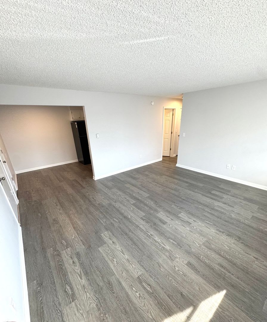 2 Bedroom Apartments, Excellent Location! – photo 3