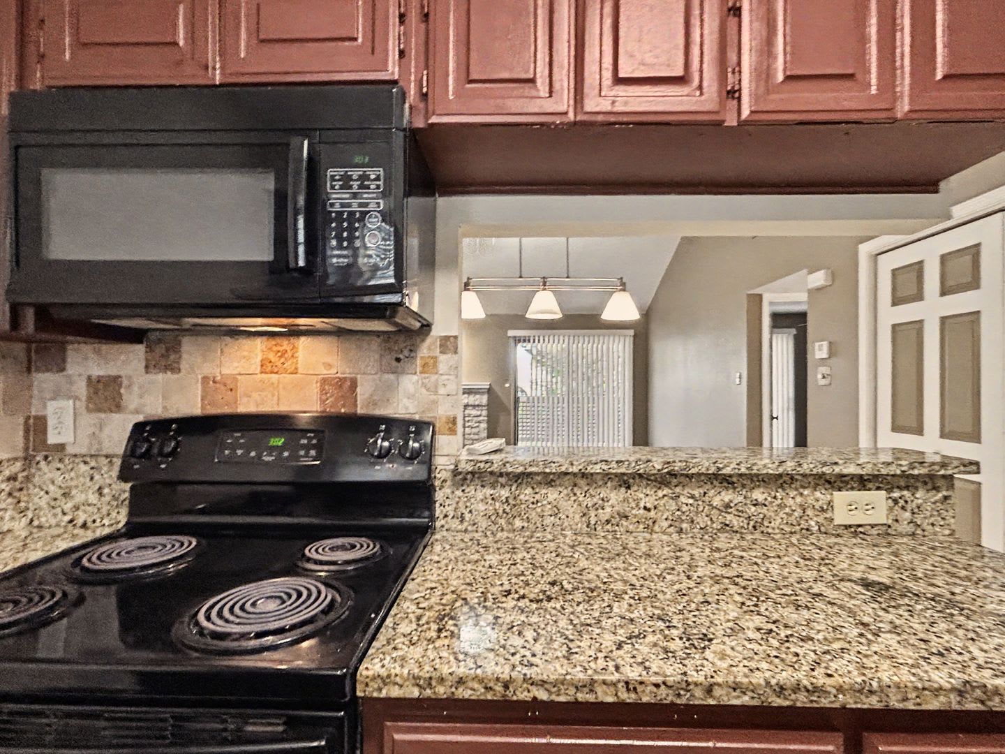 Charming 2BR Condo with Vaulted Ceilings, Fireplace & Pool Access – photo 5