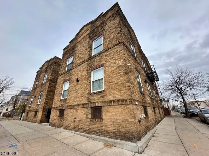 201-205 Marshall St – photo 2