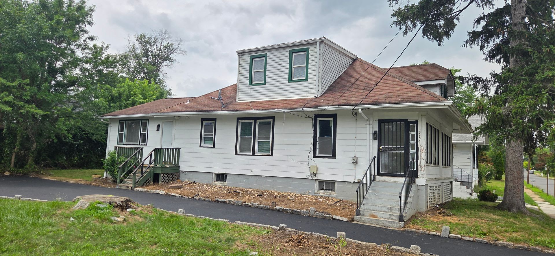 “Spacious 5BR Home Near TCNJ – Large Yard & Flexible Living!” – photo 2