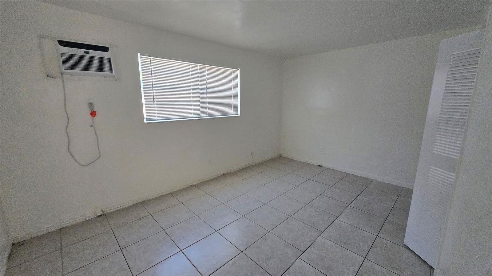 16951 Northeast 18th Avenue – photo 4