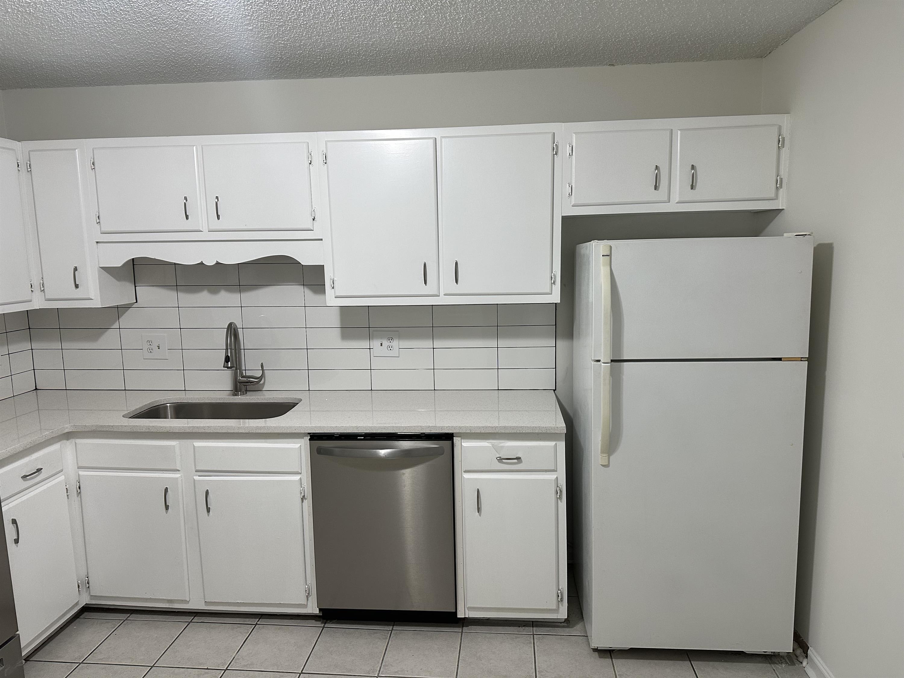 4106 Hawthorne Circle – photo 5