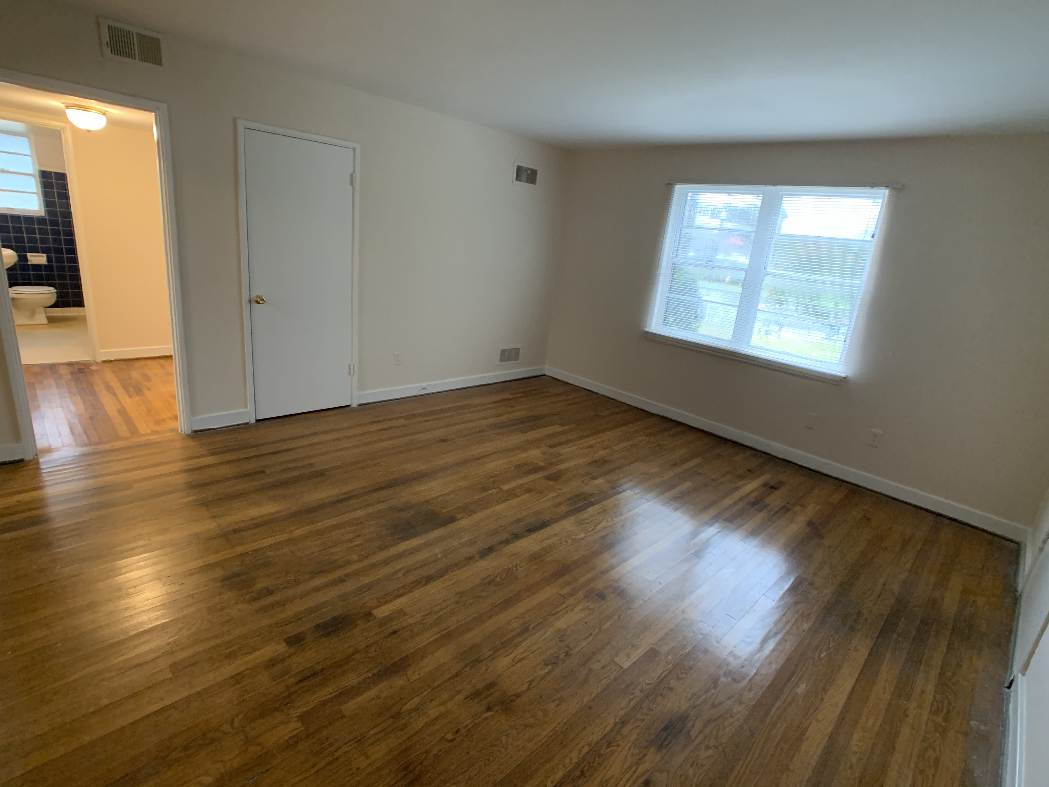 105 E Glenwood Dr – photo 2