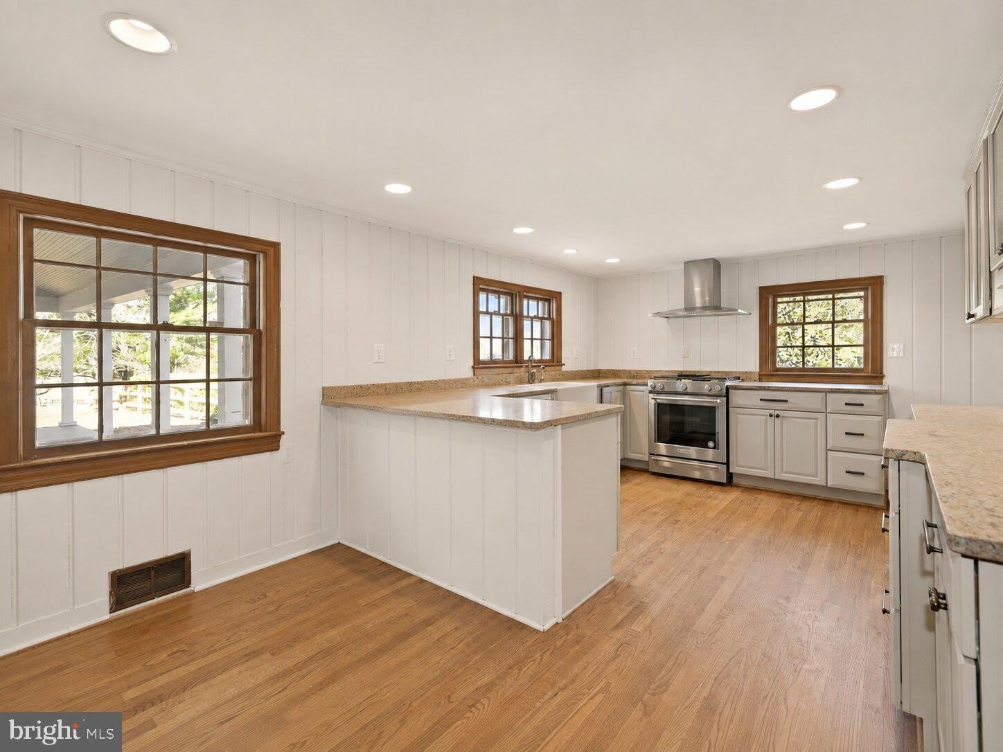 326 WALKER Road – photo 3